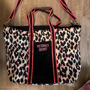 Travel / tote bags. Vera Bradley/Victoria secret